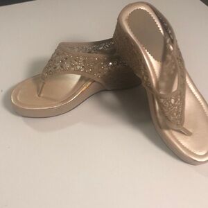 Beautiful sparkly wedges…look great with sundresses.